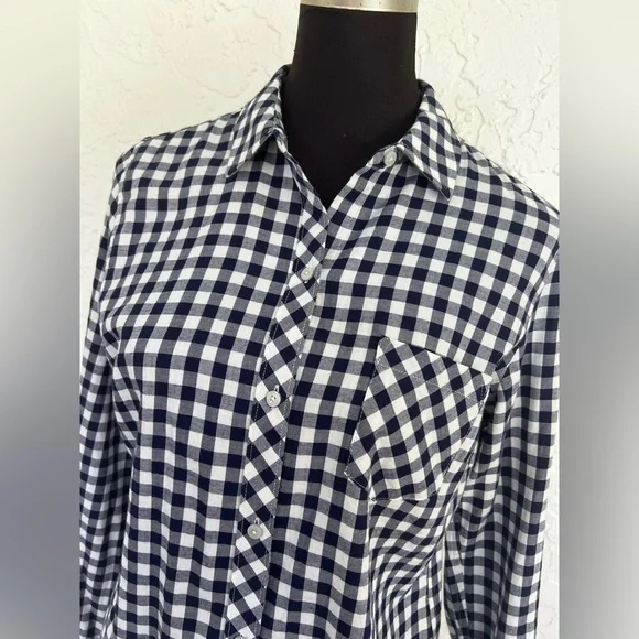 Untuckit Cora Tailored Navy Plaid Cotton Button Down Shirt Womens Size 8 - Picture 2 of 7
